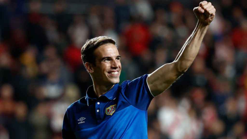 Iñigo Pérez celebra un triunfo durante su etapa como segundo técnico en el Rayo.