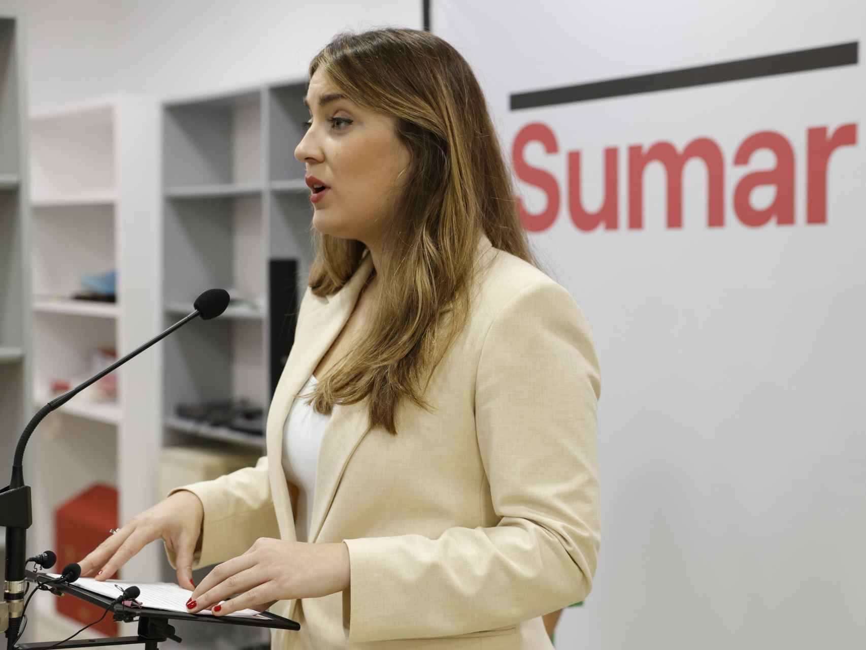 La candidata a lehendakari de Sumar, Alba García, interviene durante la presentación este jueves en Bilbao de la coalición electoral / Miguel Toña - EFE