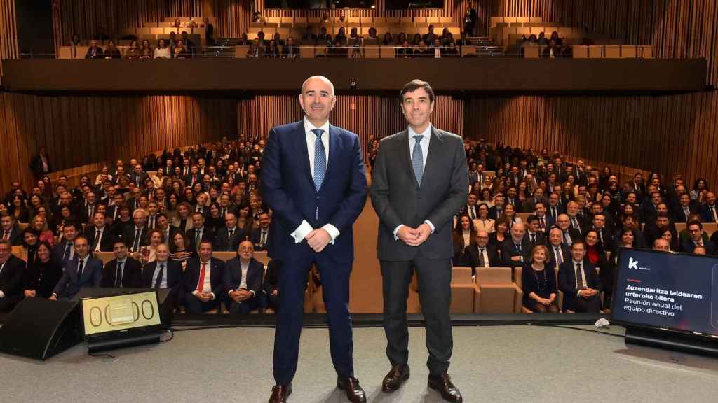 Antón Arriola y Eduardo Ruiz de Gordejuela, en la reunión anual de directivos de Kutxabank