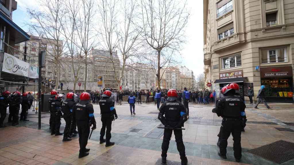 Cuatro detenidos y siete ertzainas heridos en la manifestación del 3 de marzo de Vitoria.