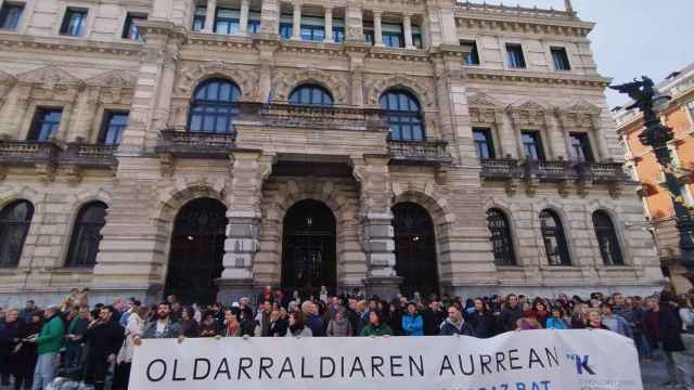 Concentración de ELA, LAB y Kontseilua en Bilbao contra las últimas sentencias sobre el euskera / EUROPA PRESS