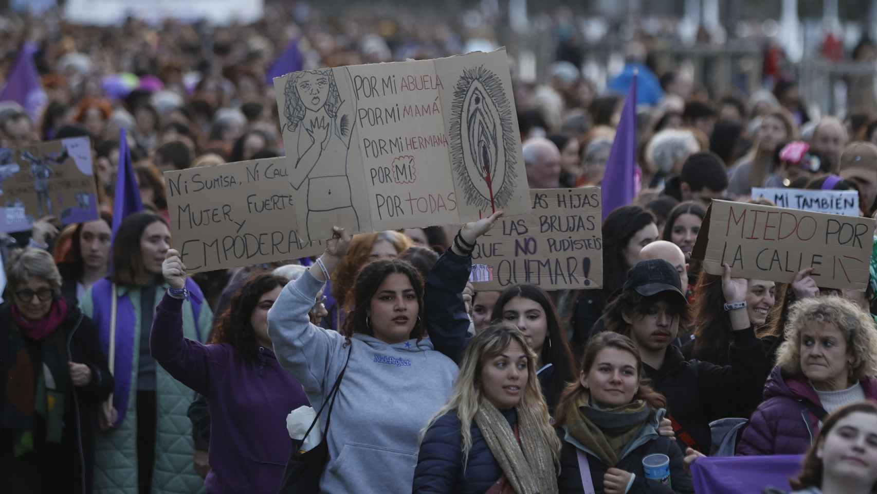 Manifestación convocada este viernes 8 de marzo en San Sebastián por la Asamblea Feminista de Donostia con motivo de la celebración del Día de la Mujer/EFE/Juan Herrero.
