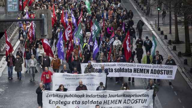 Vista de la manifestación de San Sebastián con motivo de la jornada de huelga de los empleados públicos vascos