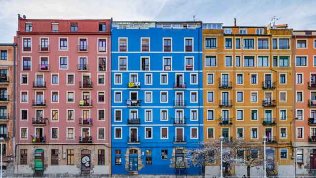Casas coloridas de la ciudad más feliz de España.