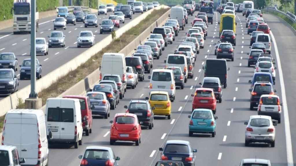 Vehículos a la salida de Bilbao.