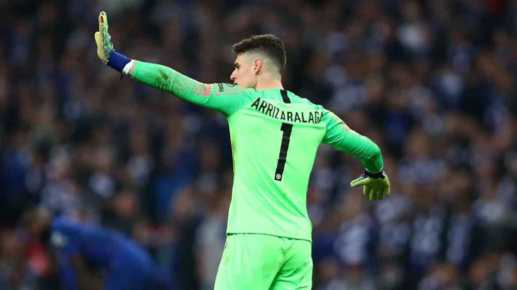 Momento en el que Kepa desobedece a Maurizio Sarri. EL guardameta fue multado con 225.000 euros.