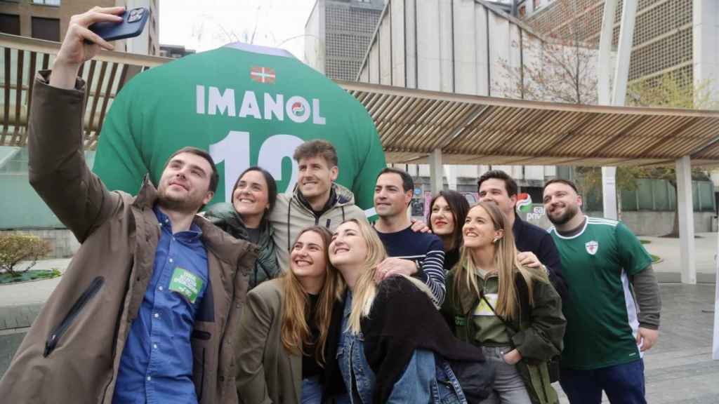 Imanol Pradales, en un acto con las juventudes del PNV / EP