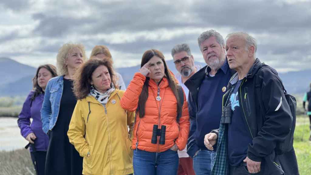 La candidata a lehendakari de Elkarrekin Podemos Alianza Verde, Miren Gorrotxategi, y otros cargos del partido durante su visita a la Marisma de Urdaibai / Podemos