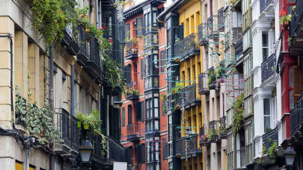 Casas de colores en el Casco Viejo de Bilbao.