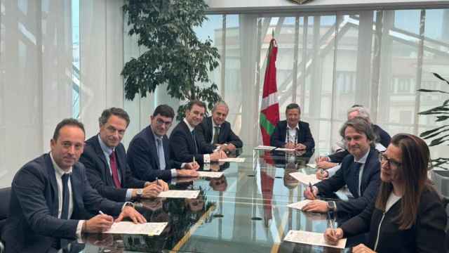Firma del convenio entre el Gobierno vasco y Cofares / COFARES