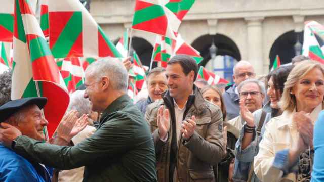 Imanol Pradales, Iñigo Urkullu y otros cargos del PNV en el acto por el Aberri Eguna de este domingo en Bilbao.