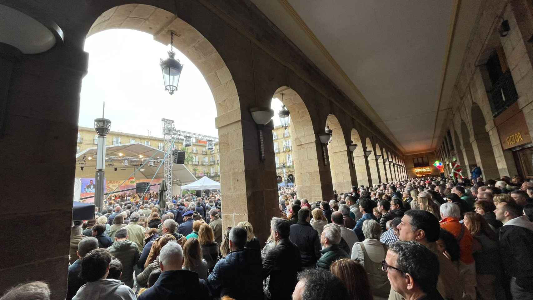 Público peneuvista este domingo en Bilbao.