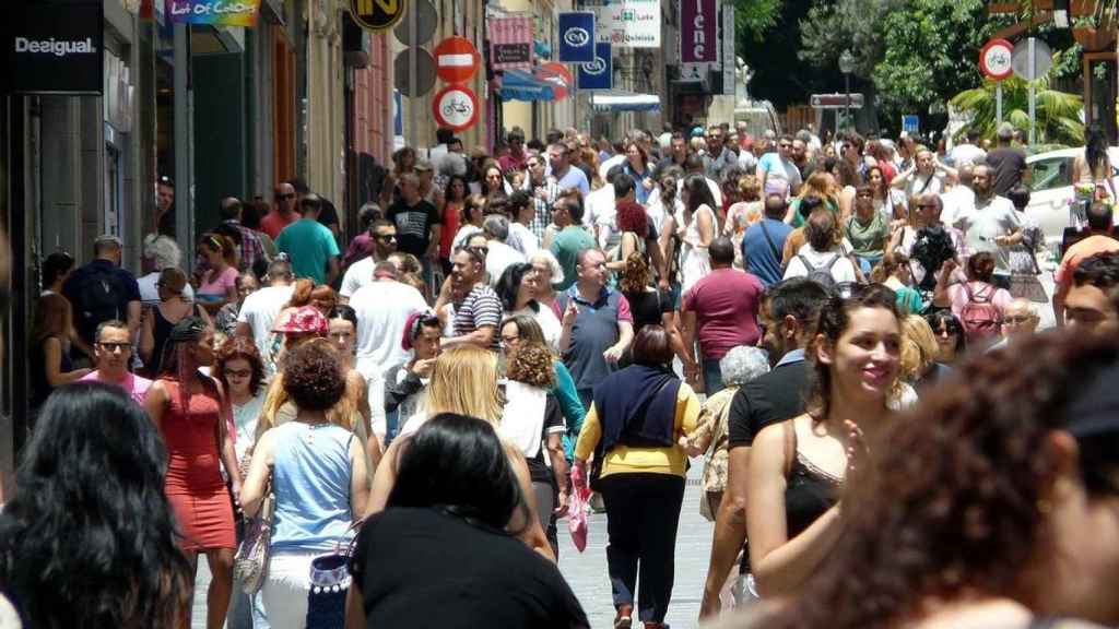 Personas en una calle / EP