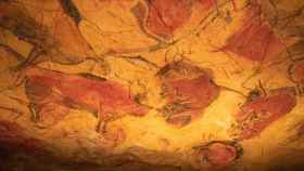 Pinturas en una cueva de Cantabria.