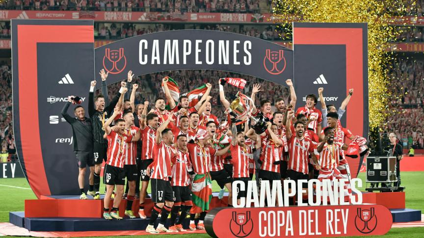 El primer jugador en la historia del Athletic Club en recibir la ...