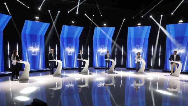 Los candidatos Miren Gorrotxategi, Eneko Andueza, Imanol Pradales, Pello Otxandiano, Laura Garrido (PP) y Andeka Larrea (Sumar), durante el segundo debate televisado en Bilbao.