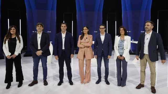 Gorrotxategi, Andueza, Pradales, Otxandiano, Laura Garrido (PP) y Andeka Larrea (Sumar), durante el segundo debate televisado en Bilbao.