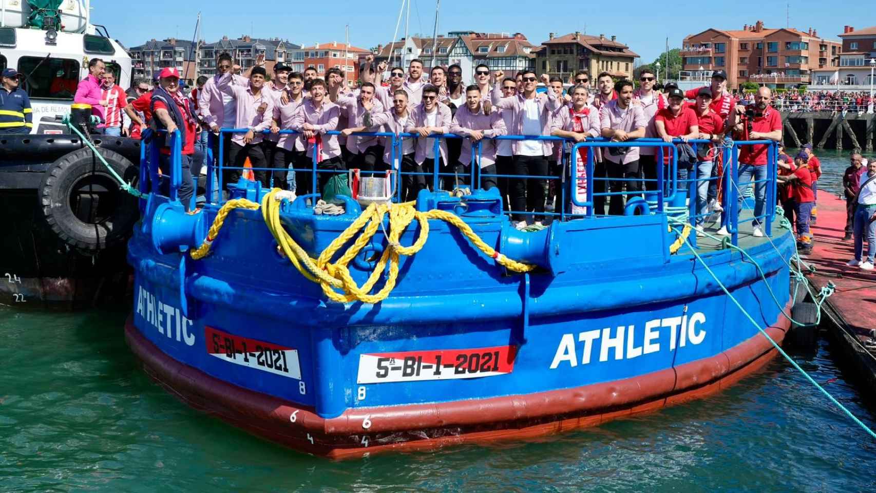 La fiesta de campeones del Athletic con la gabarra, en imágenes