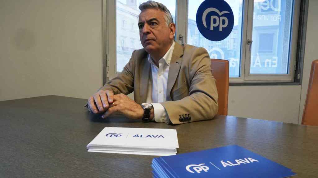 Javier de Andrés, candidato a lehendakari del PP vasco, durante su entrevista con Crónica Vasca / Paulino Oribe