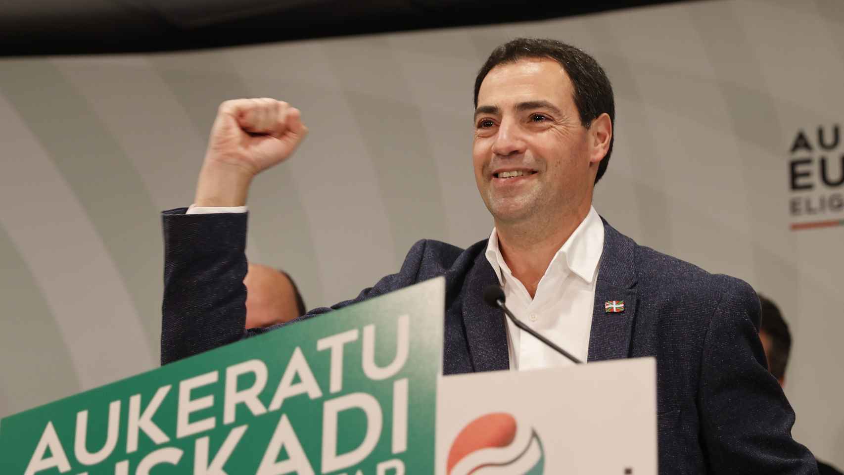 Imanol Pradales, candidato del PNV a lehendakari, durante el acto de cierre de campaña / EAJ-PNV