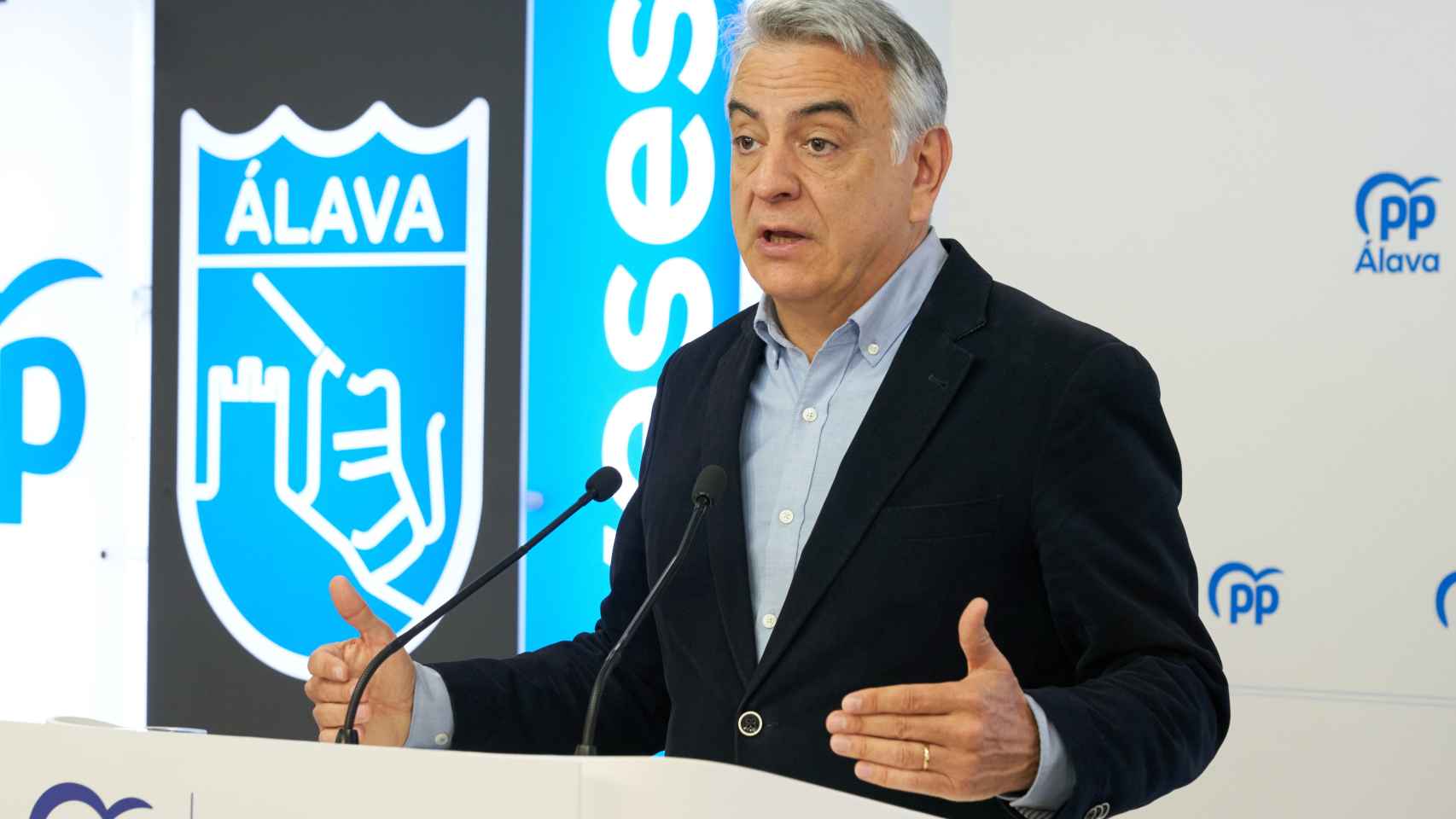 Javier de Andrés en la sede del PP vasco de Vitoria.