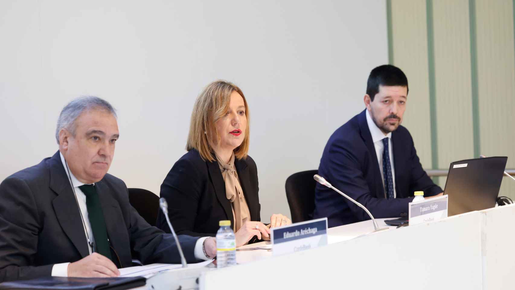 Tamara Yagüe, presidenta de Confebask, con Eduardo Arechaga y Pablo Martín / X