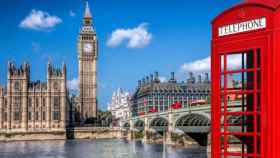 El Big Ben al fondo en Londres, capital de Inglaterra.