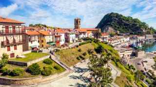 Este es el único pueblo costero de Euskadi más feliz de España: alberga el restaurante de Arguiñano