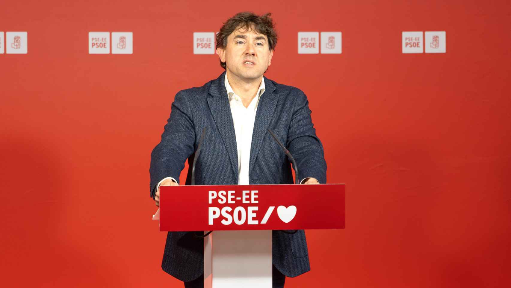 El secretario general del PSE-EE, Eneko Andueza, tras el primer encuentro con el PNV para formar un Ejecutivo de Coalición / PSE-EE