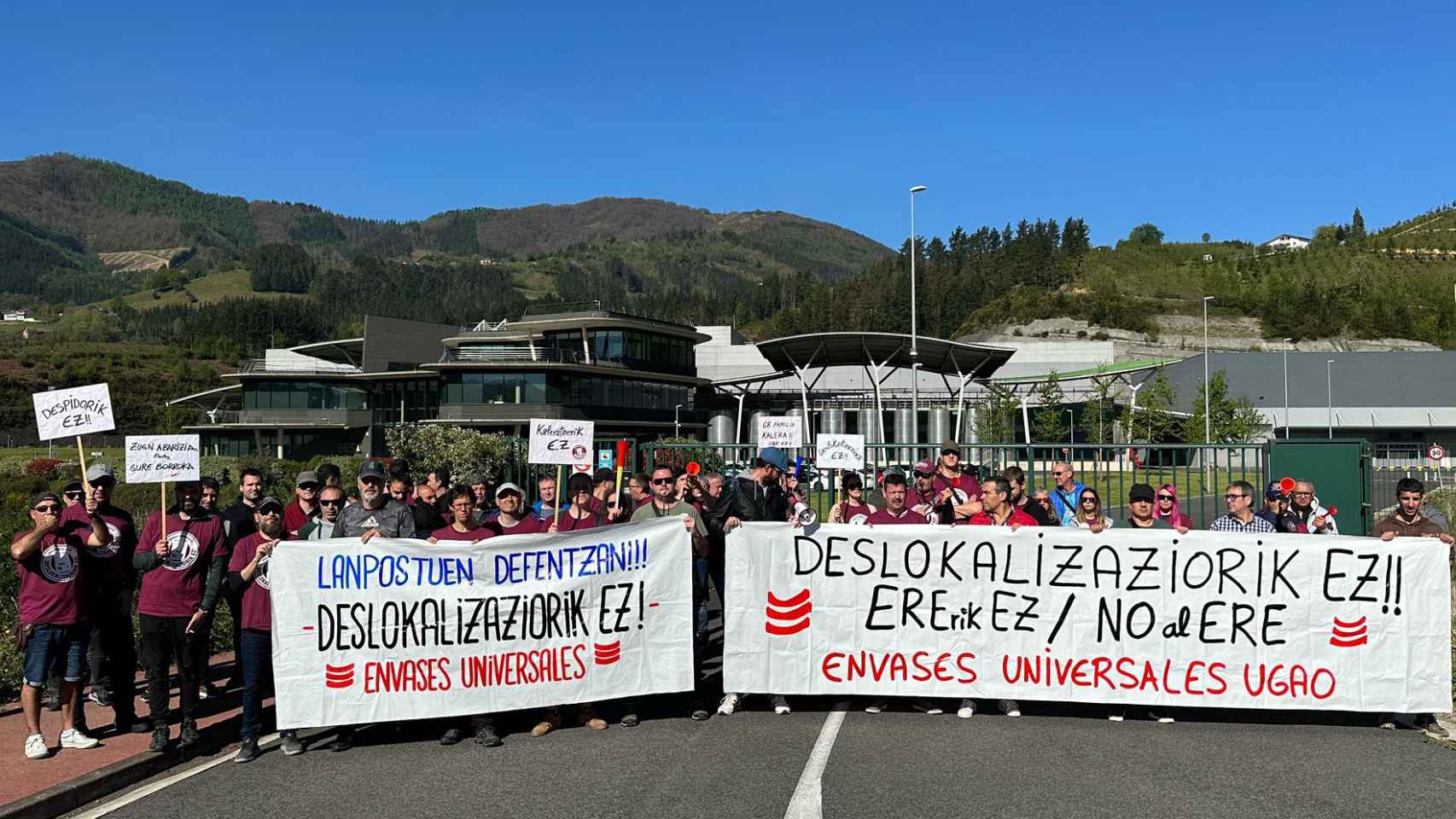 Trabajadores de Envases de Ugao, la antigua Domiberia, en una movilización / X