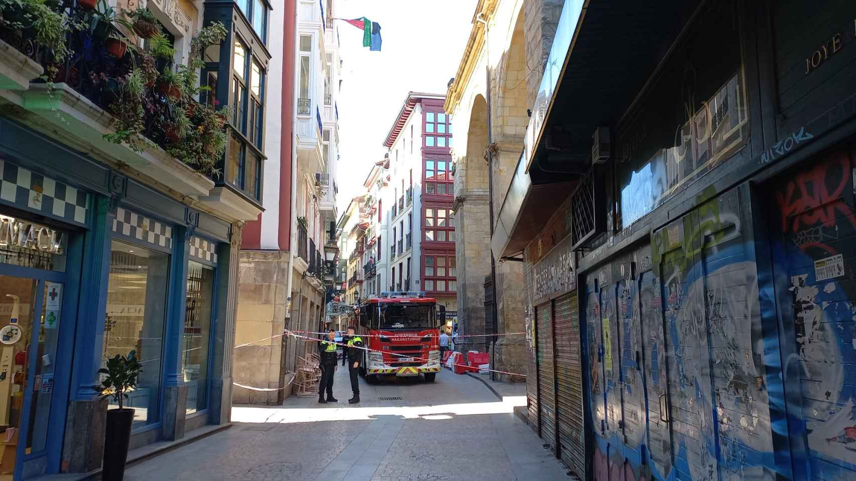 Grave derrumbe de un edificio en el casco viejo de Bilbao: al menos cinco obreros heridos