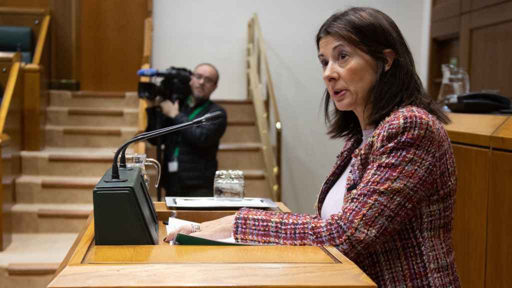 La portavoz del PP vasco, Laura Garrido, durante un pleno del Parlamento / Legebiltzarra
