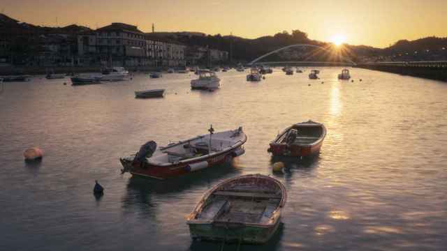 Atardecer en el pueblo costero de Euskadi ideal.