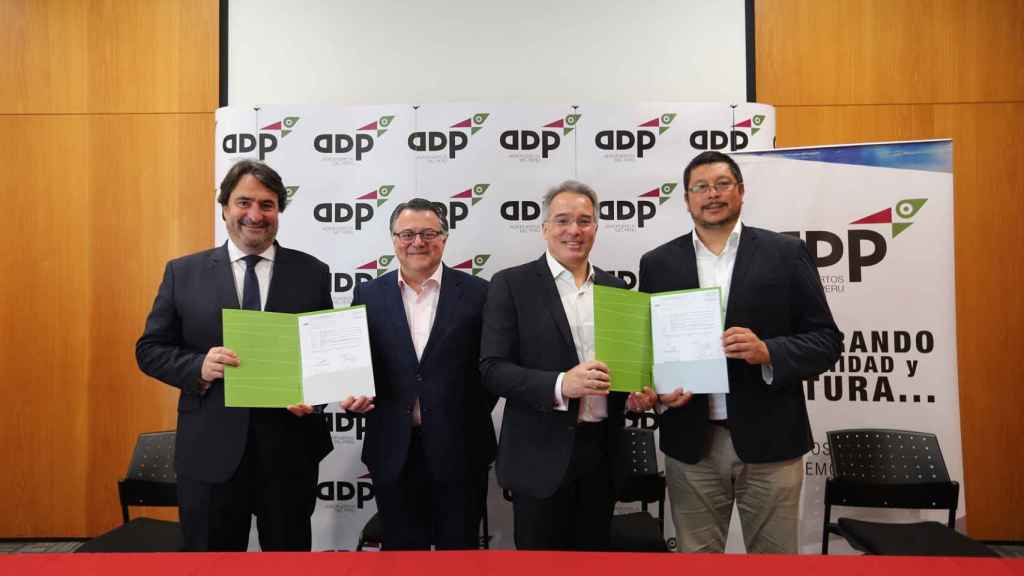 Firma de los contratos de Sener y UG21 con Aeropuertos del Perú (AdP).