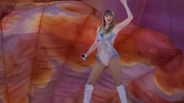 La cantante y compositora estadounidense Taylor Swift ofrece un concierto este miércoles en el estadio Santiago Bernabéu de Madrid. EFE/JUANJO MARTÍNs