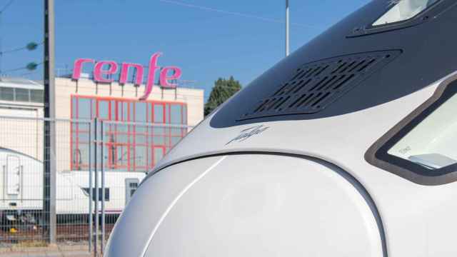 Tren Avril de Talgo para Renfe / X