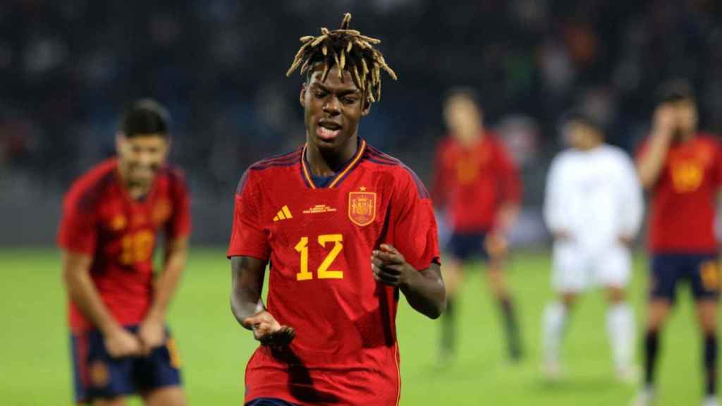 Nico Williams celebra un gol con la Selección Española.