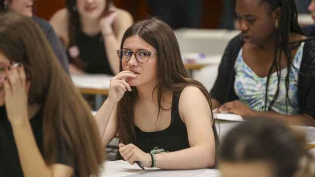 Estudiantes preparados para realizar la EBAU