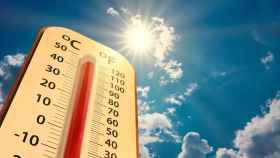Un termómetro indica una subida en las temperaturas.