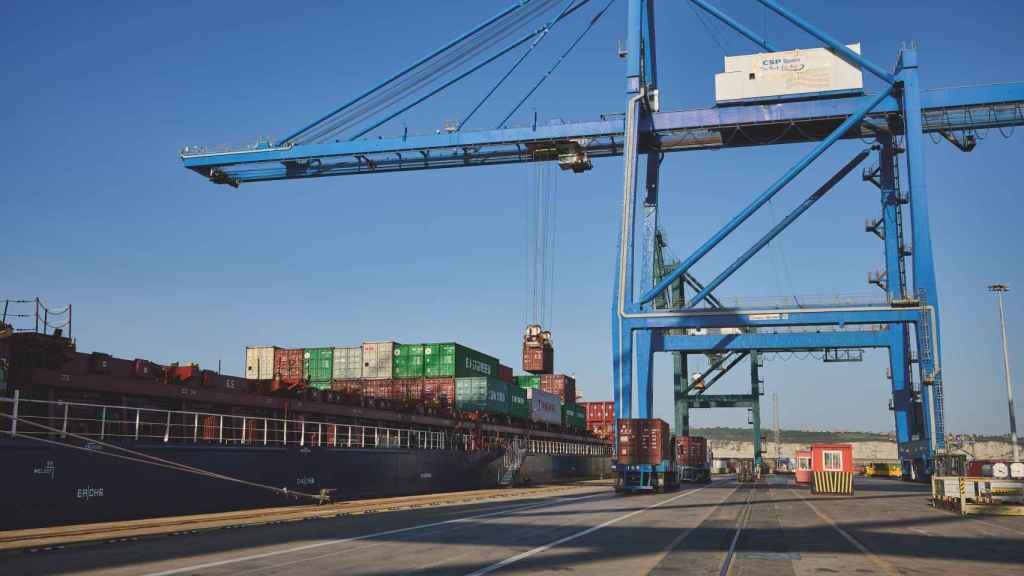 Terminal de contenedores en el Puerto de Bilbao