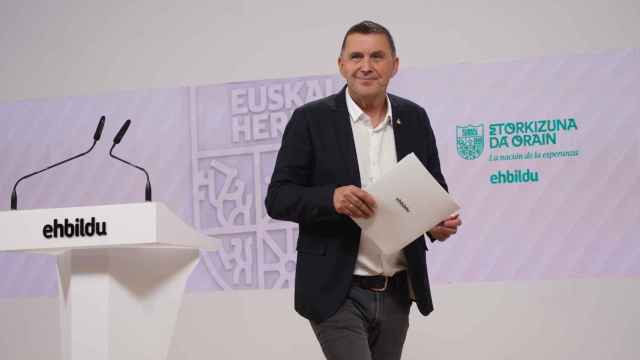 El coordinador general de EH Bildu, Arnaldo Otegi, valora los resultados de las elecciones al Parlamento Europeo de este 9-J / EH Bildu