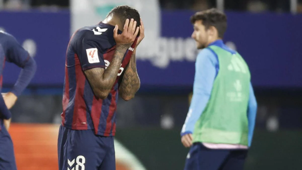 Pereira se lamenta del 'no ascenso' del Eibar la temporada pasada.