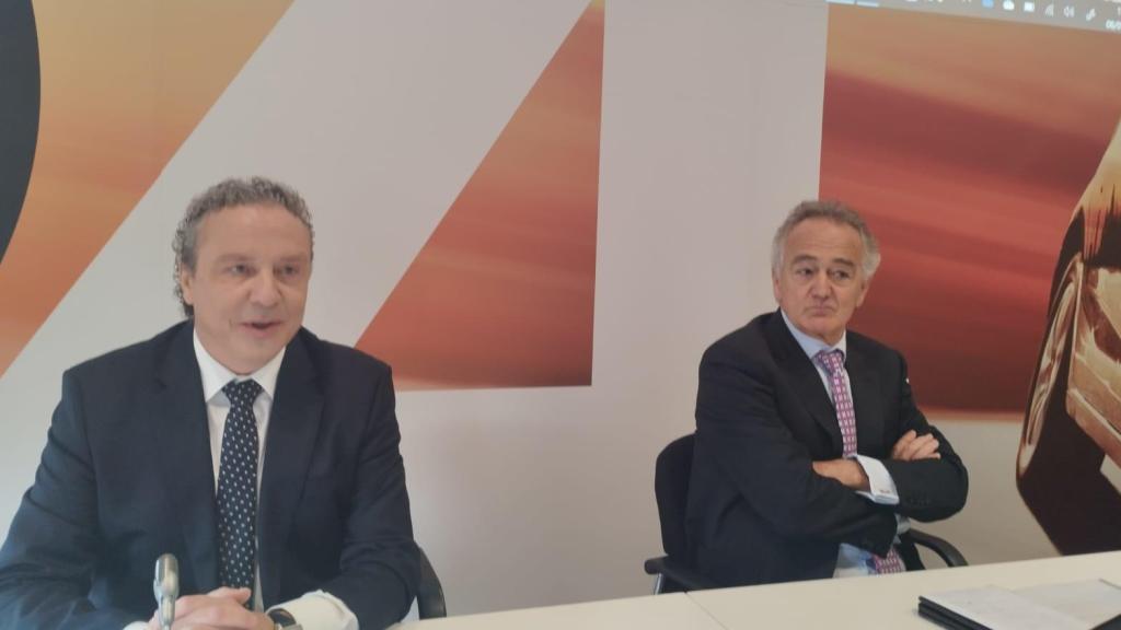 Jesús María Herrera, CEO de CIE Automotive, con Antón Pradera