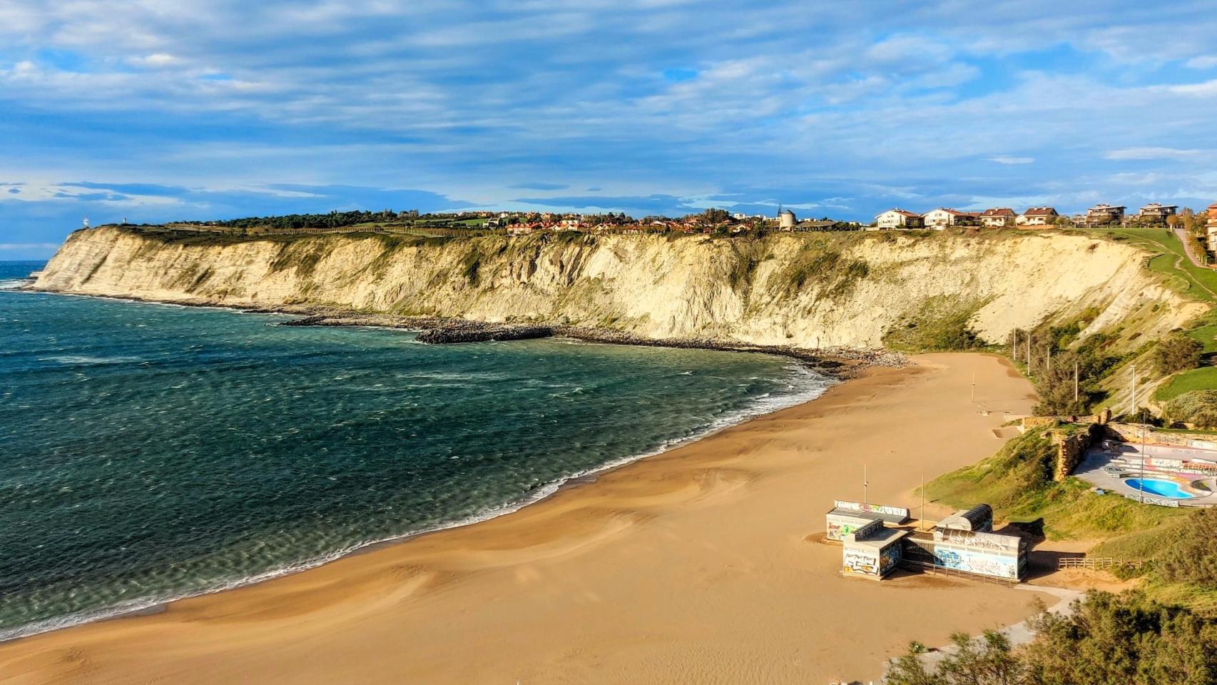 La Playa de Arrigunaga, desierta. Getxo. Bizkaia / Mackedwars Flickr