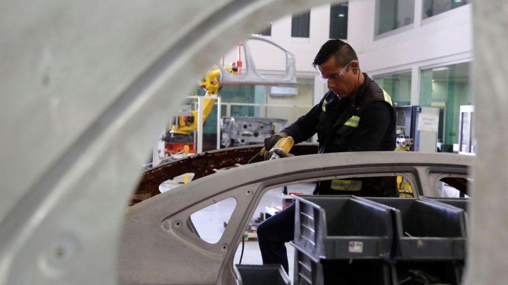 Un trabajador de CIE Automotive