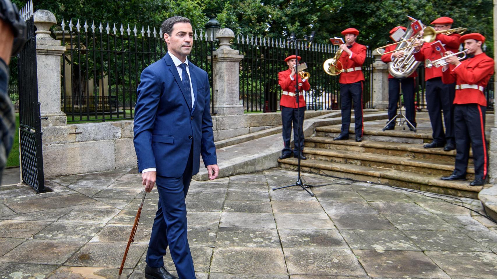 Imanol Pradales este sábado en Gernika tras jurar su cargo y recibir la 'makila' de lehendakari.