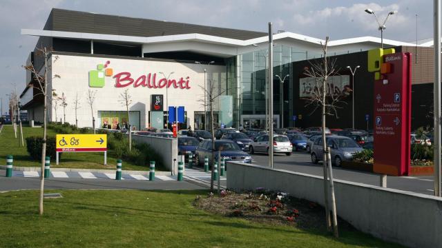 Desalojan el centro comercial Ballonti en Portugalete tras recibirse un aviso de bomba