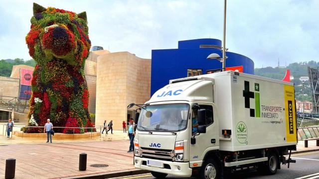Makro incorpora en sus rutas de distribución de última milla en Euskadi tres camiones 100% eléctricos