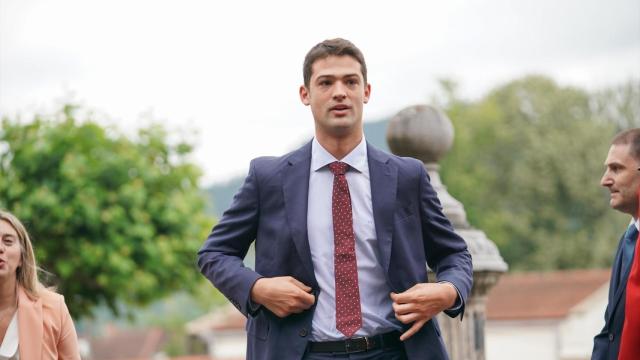 El portavoz de la formación nacionalista en el Parlamento Vasco, Joseba Díez Antxustegi, a su llegada a la toma de posesión de Imanol Pradales de su nuevo cargo como lehendakari.