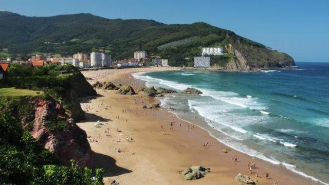 El mejor pueblo de Euskadi para disfrutar este verano.